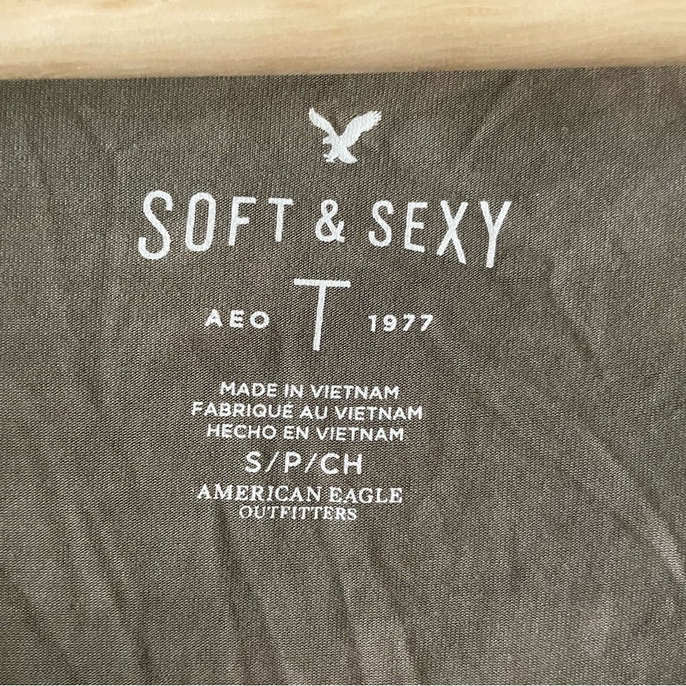 American EAGLE soft & sexy olive green tee with lace up front & acid wash size:S - Picture 3 of 5